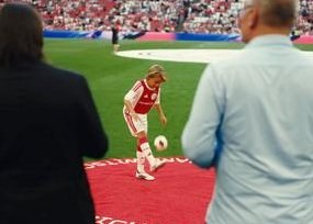 11-Year-Old Ajax Player Completes 3,085 Juggles for Charity — Before Ajax faced Sion, 11-year-old Syb Zeldenthuis perfor