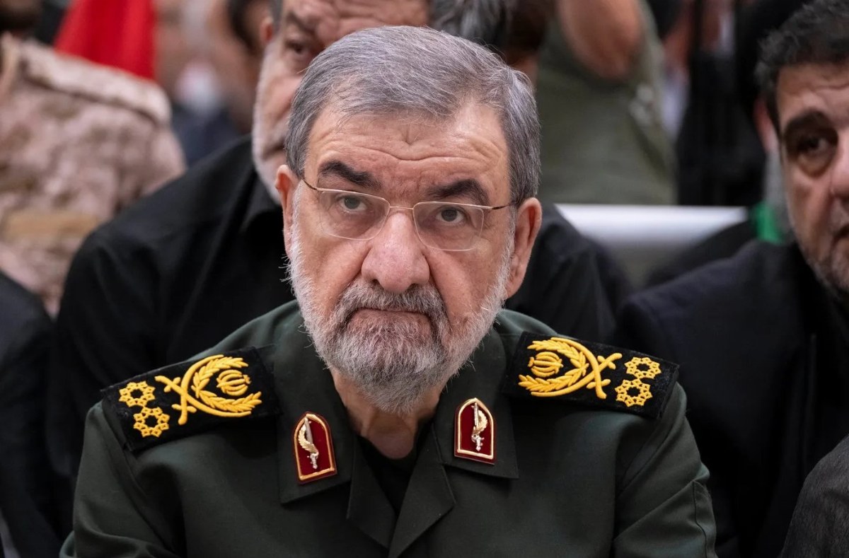 Iran Threatens Neighbors Over US Sanctions in Gulf Tensions — Iran's Mohsen Rezaei warns that neighbors supporting US sa