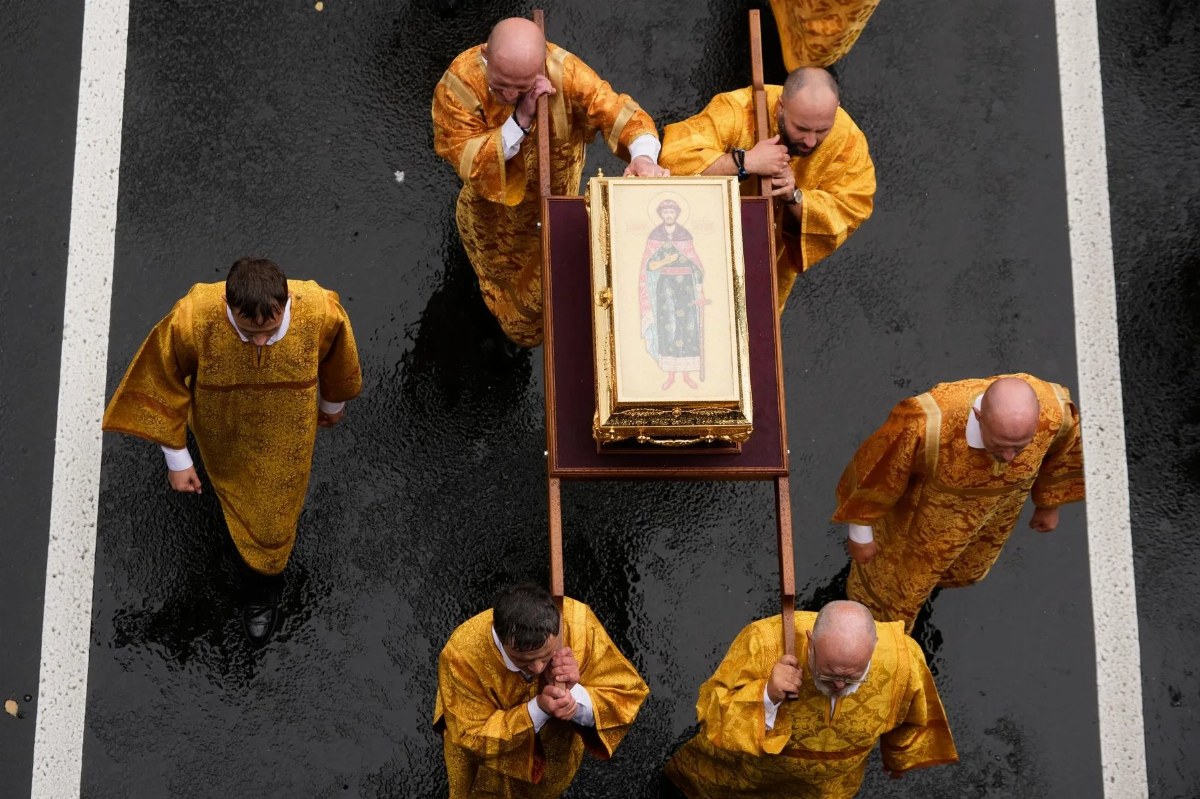 Russia Sends Relics of 14th Century Prince to Ukraine Front to Boost Soldier Morale — The remains of a medieval Russian