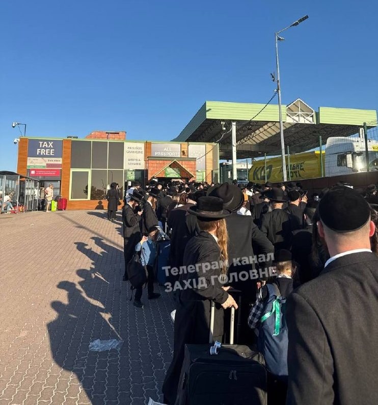 Mass Influx of Hasidic Pilgrims to Ukraine Amid Rosh Hashanah — Large crowds of Hasidic Jews are arriving in Ukraine for