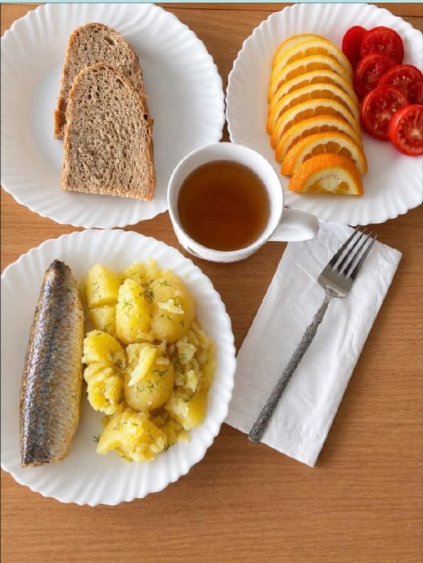 Free School Lunches Spark Mixed Reactions Among Parents — Parents across various regions share photos of school lunches,