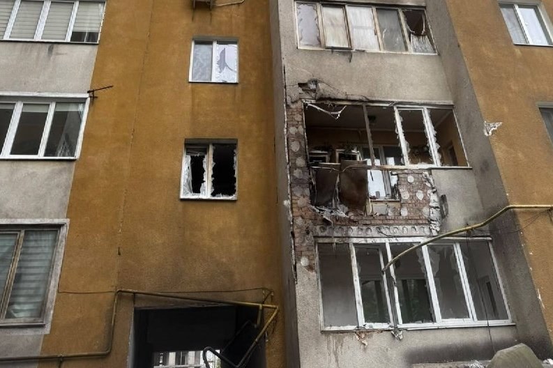 Russian Drones Strike High-Rise Building in Khmelnytskyi — Russian drones have targeted a high-rise building in Khmelnyt