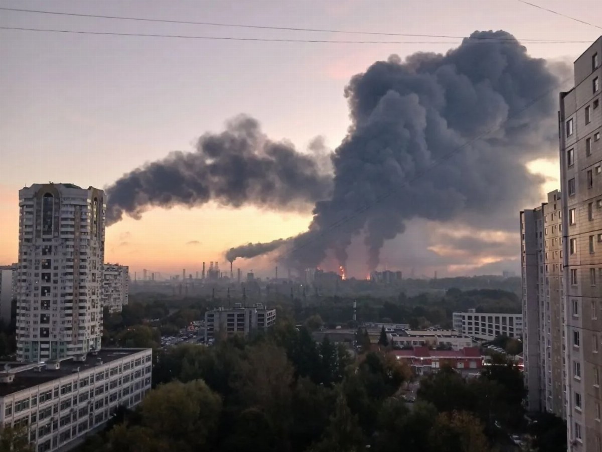 Ukrainian Drone Attack on Moscow Raises Questions About Pelican's Identity — Zelensky's mention of Pelican amidst a dron