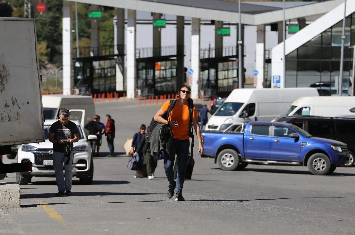 Russians Flee the Country Amid Fears of New Military Mobilization — Russians are urgently leaving the country due to fea