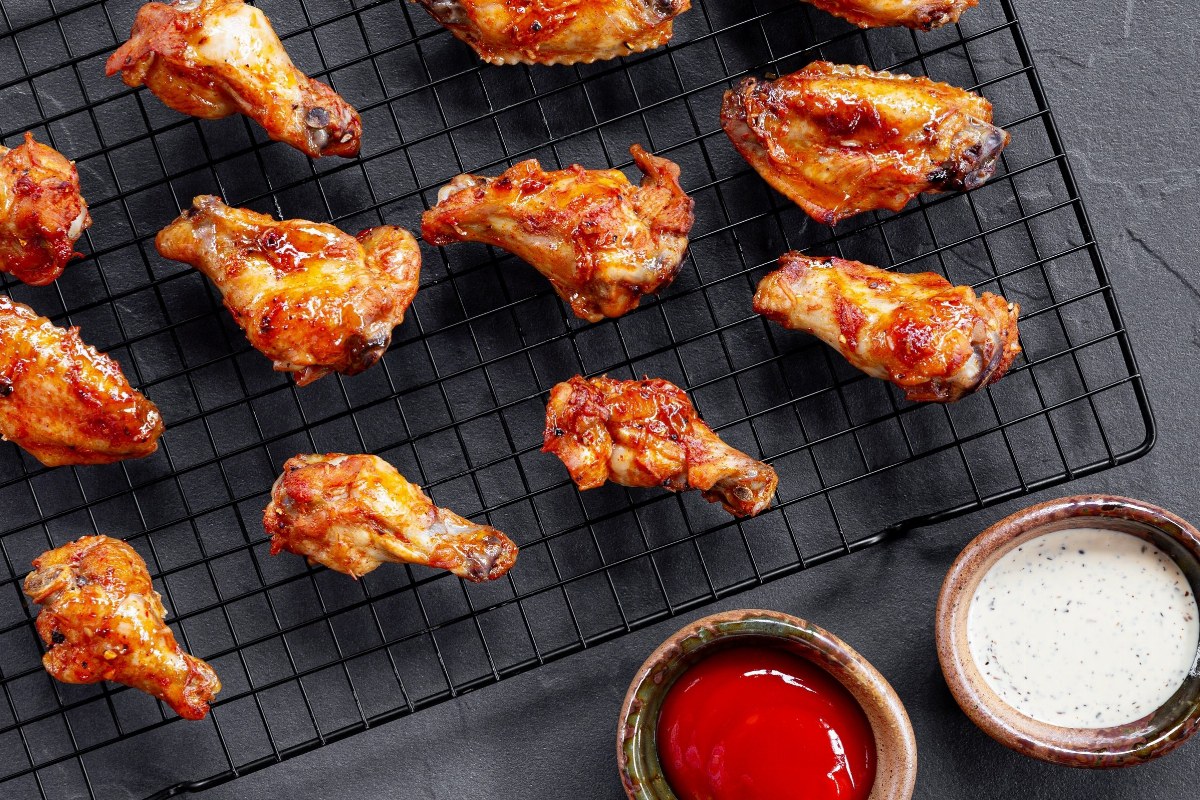 Wingstop to Launch in Poland, Challenging KFC and Popeyes — The American fast-food chain Wingstop plans to enter the Pol