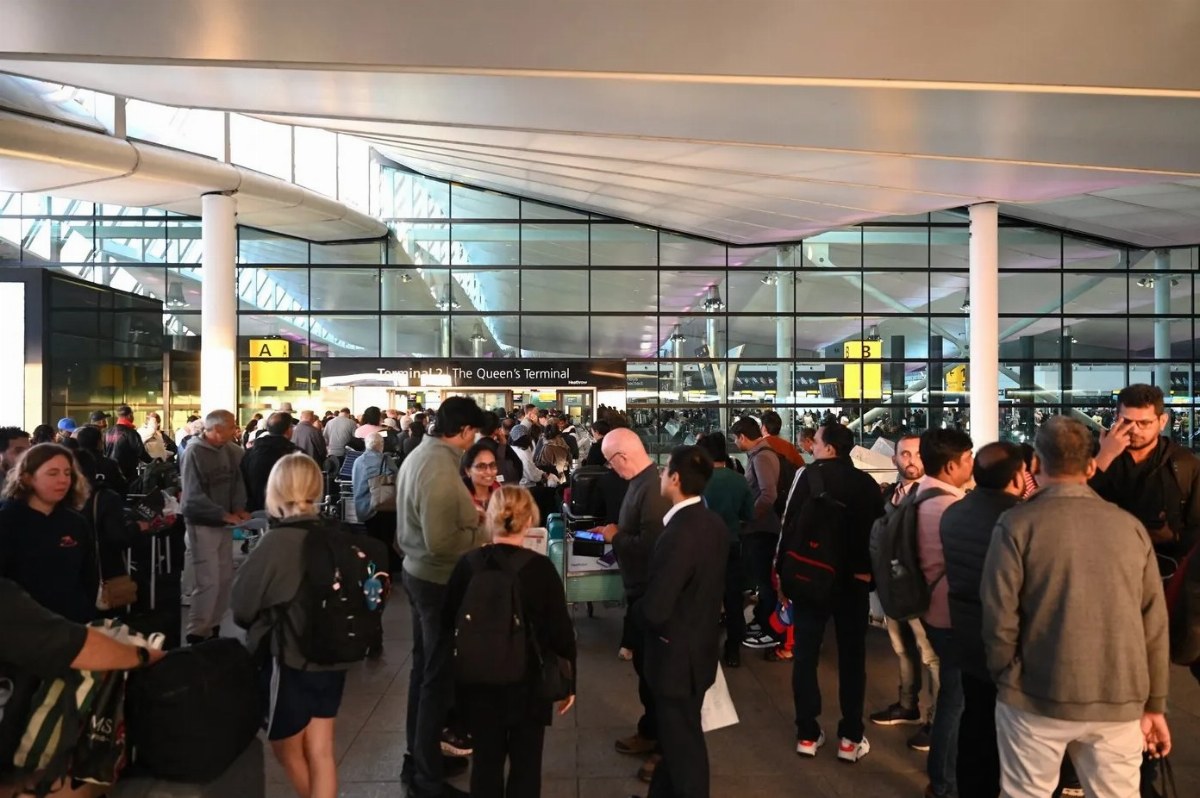 Major Air Traffic Control Failure Disrupts Flights Across the UK — A significant aviation failure in the UK has caused w