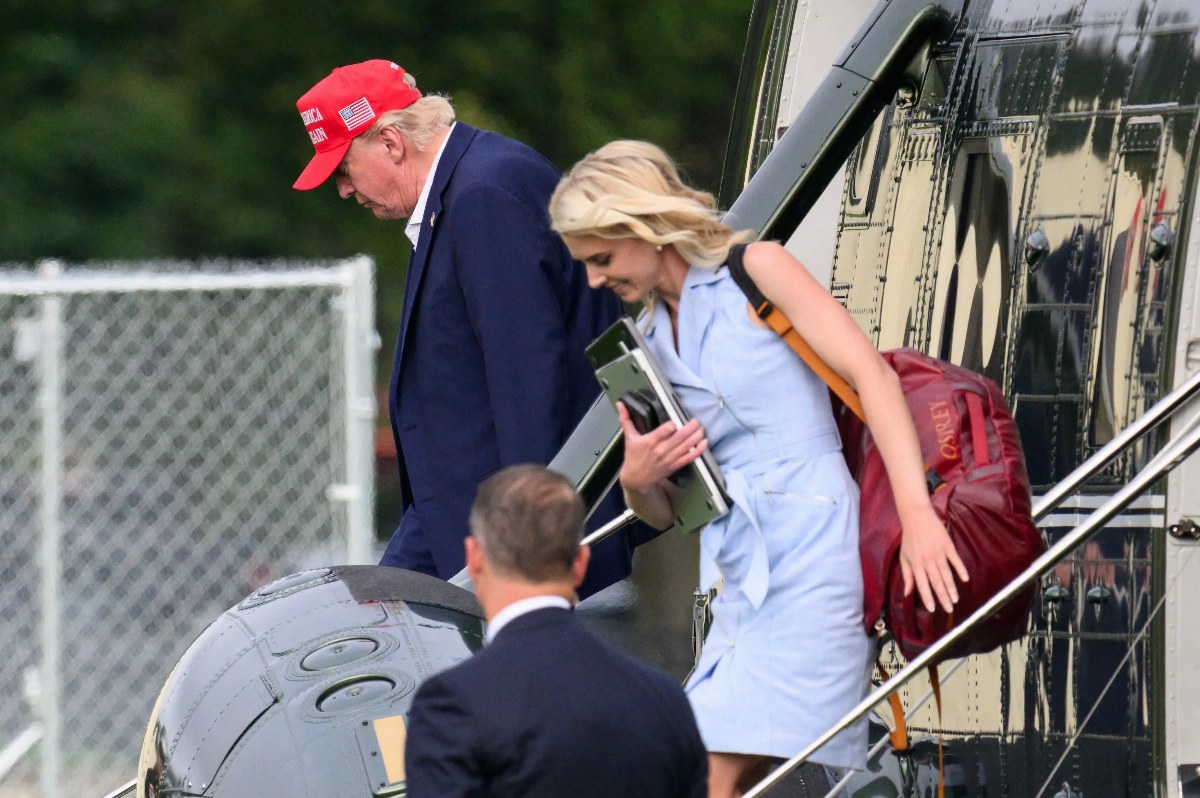 Trump Gifts Cash to Advisors for Christmas, Including Natalie Harp — Donald Trump gave cash gifts totaling thousands to