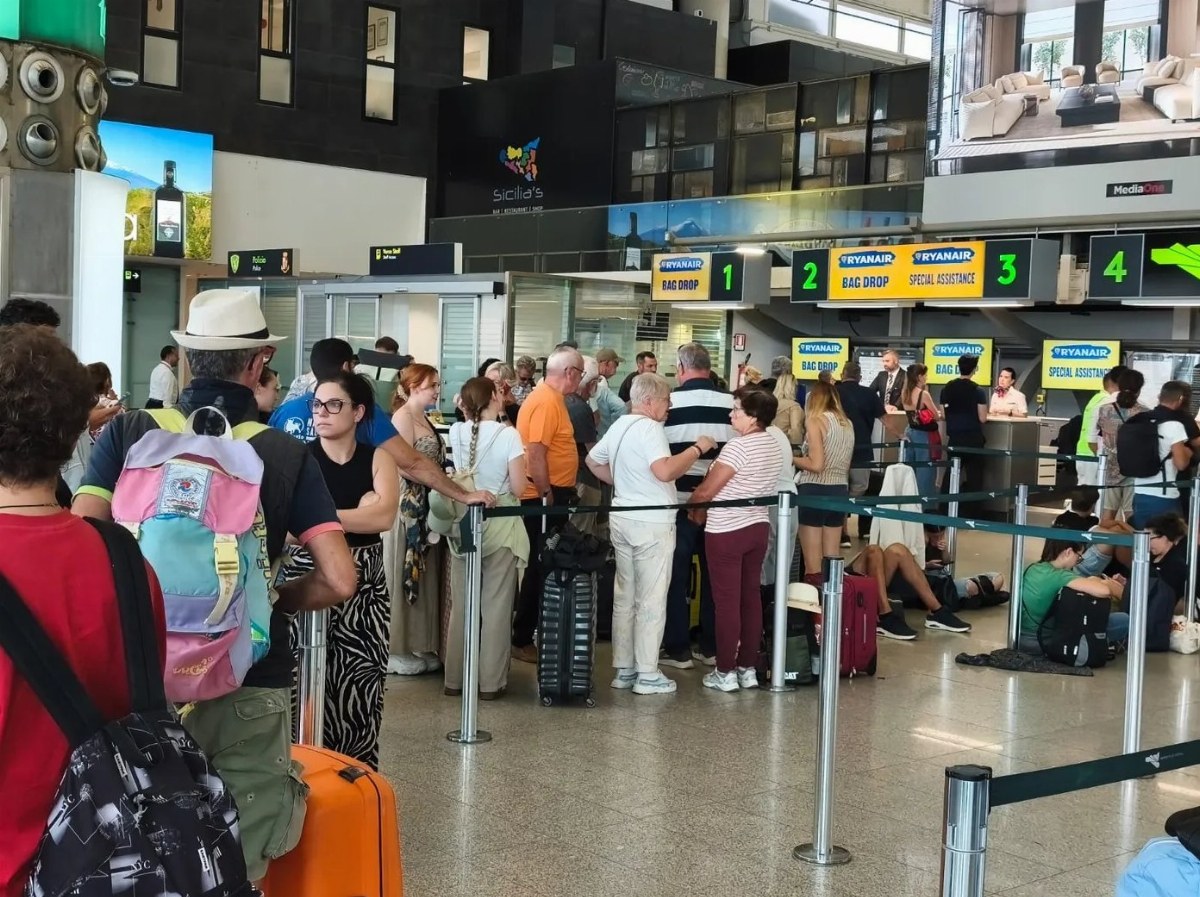 Flight Cancellations Continue at Catania Airport Due to Volcano Eruption — Catania Airport suspends flights for a third