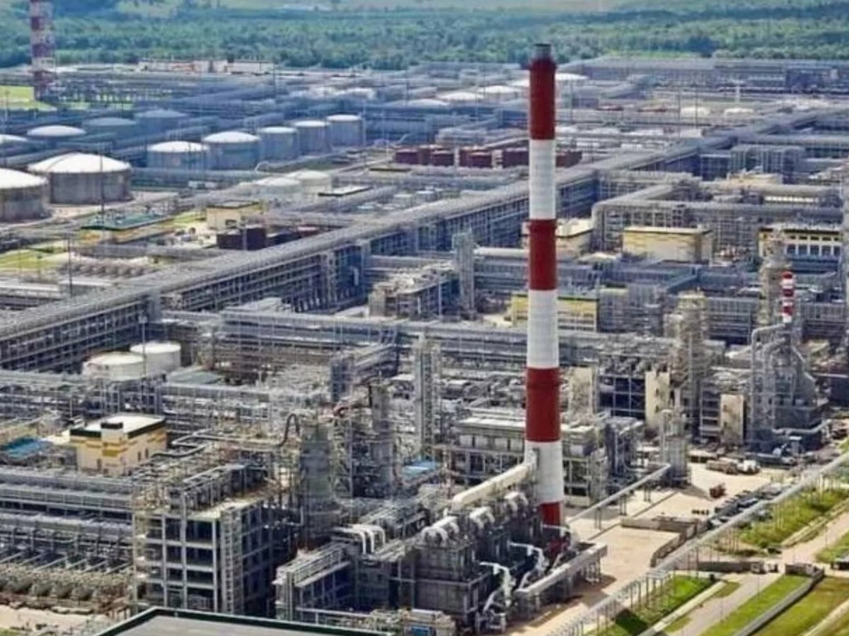 Ukrainian Forces Strike Russian Oil Facilities and Drone Launch Sites — Ukrainian military confirms attacks on oil refin