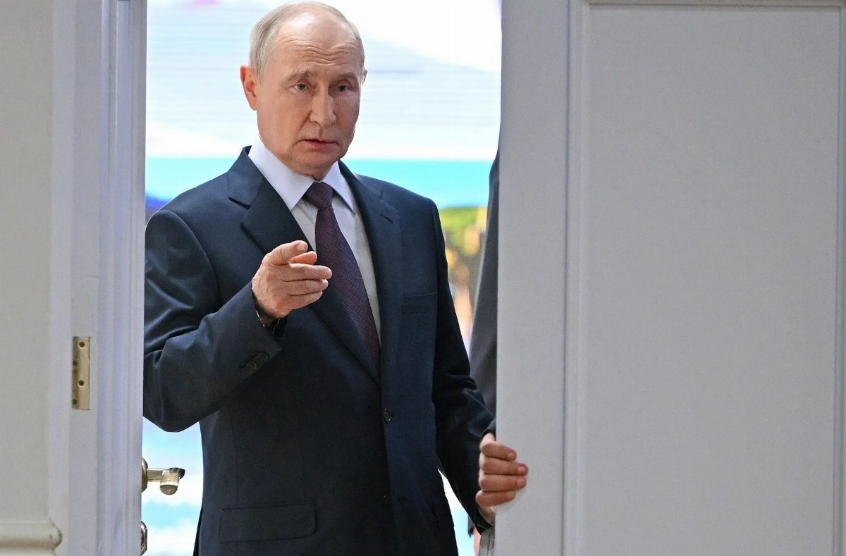 Putin Compares Russia and Ukraine Using Animal Kingdom Analogy — Vladimir Putin likens Russia to an orca and Ukraine to