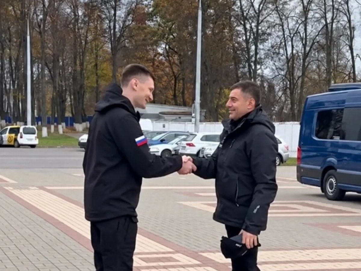 Ukrainian and Russian Delegations Collaborate on Humanitarian Mission in Oleksky — Ukrainian and Russian officials embar