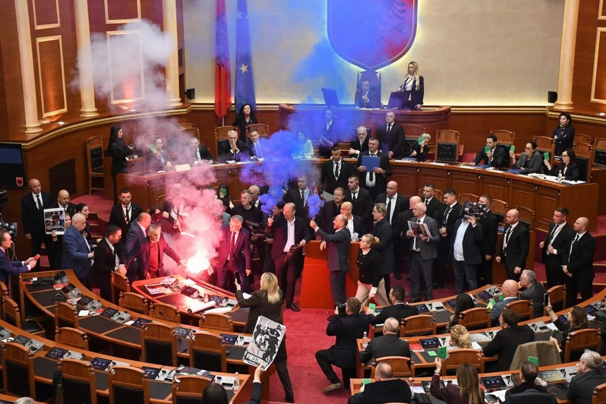Albanian Opposition Disrupts Parliament Session with Flares and Water Bottles — Opposition MPs in Albania attempted to d