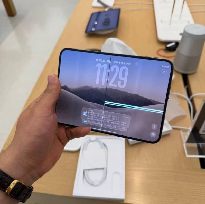 Users Report Cracks in New iPhone Duo After Just 20 Opens — Users are complaining that the new iPhone Duo, priced at €22