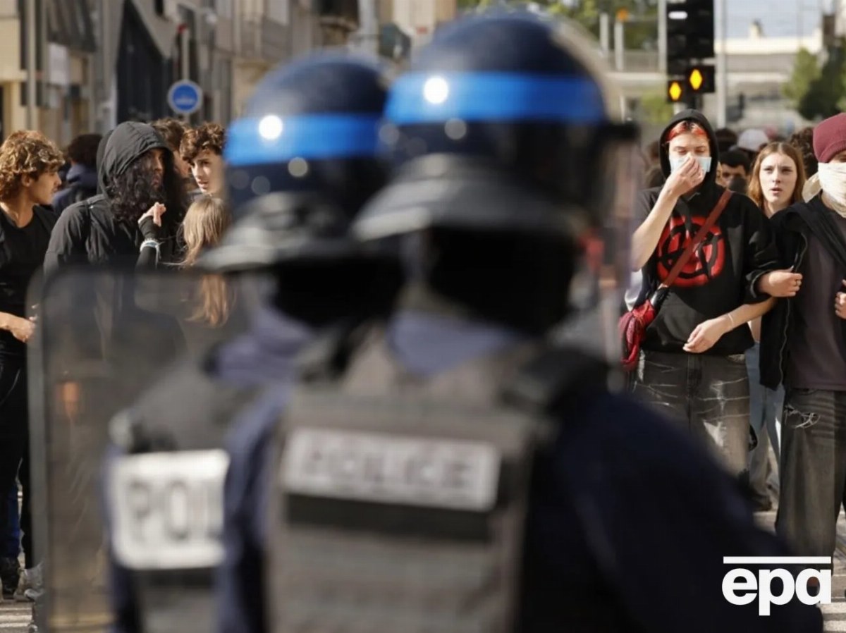 Mass Protests Erupt Among French High School Students, 222 Schools Blocked — Protests in France escalate as over 1,020 h