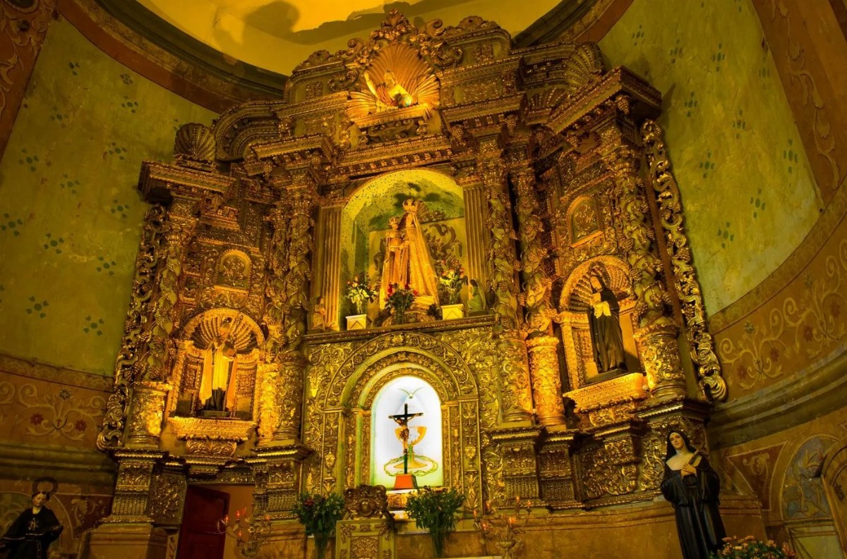 Ecuadorian Priest Dies After Being Struck by Falling Cross During Live Service — A tragic incident in Guayaquil claimed