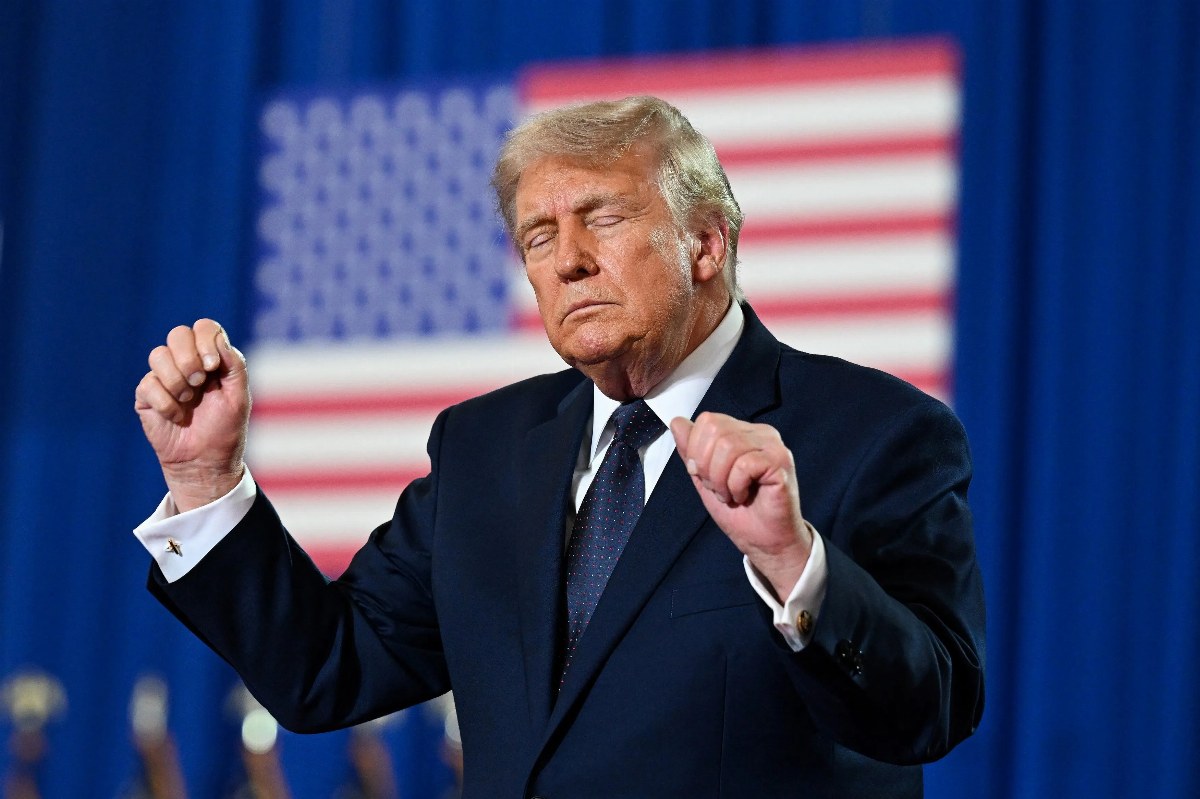 Trump Claims Putin Seeks Peace Deal More Than Zelensky — Donald Trump suggests Ukraine's officials must push harder for