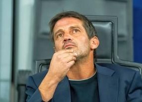 Cristi Chivu's Inter Faces Fiorentina in Crucial Serie A Match — Inter, managed by Cristi Chivu, takes on Fiorentina tod