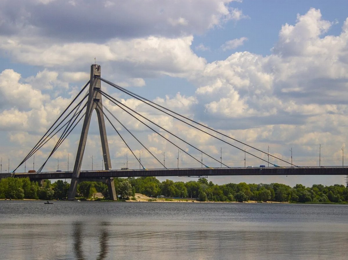 Russia Strikes Northern Bridge in Kyiv: Latest Updates — On October 3, Russia attacked the Northern Bridge in Kyiv, dama