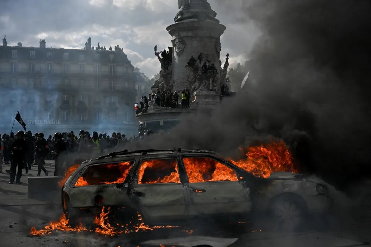 France Faces Unrest: Over 1,200 Arrested Amid Protests Against Rising Costs — Protests in France against rising prices a