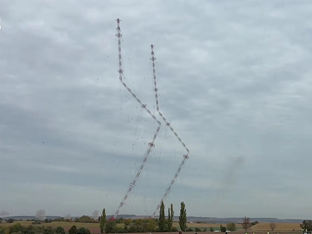 Controlled Demolition of Czech Republic's Iconic Radio Towers — Two 355-meter radio towers in the Czech Republic were de