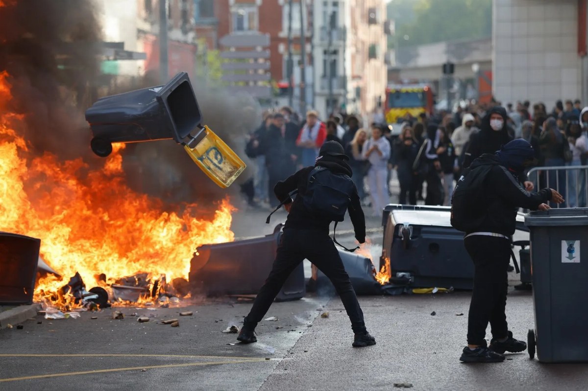 French Students Protest Against Poor School Conditions Amid Violence — French students voice grievances over overcrowded