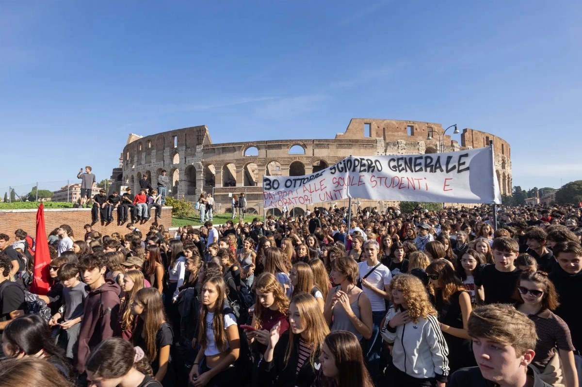 Tens of Thousands of Students Protest in Italy Against Meloni Government — Students across major Italian cities demand u