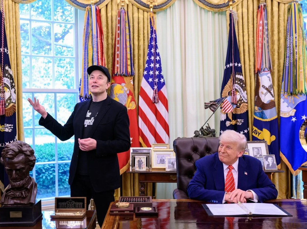 Trump and Musk Discuss Starlink Restrictions Affecting Ukraine — Reports indicate that Trump agreed with Musk's proposal