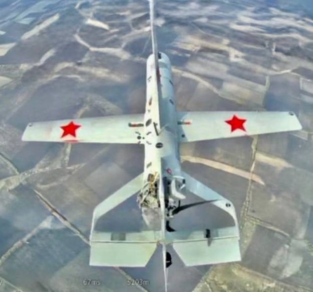 New Russian Drone Identified at the Front Lines — A new Russian drone resembling the 'Lancet' has been spotted, featurin