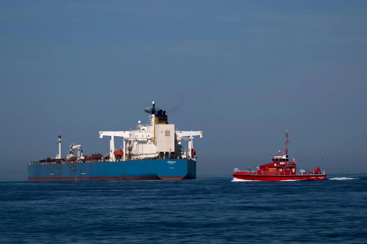 Macron Announces Seizure of Russian Oil Tanker DF Peak Near Réunion — French President Emmanuel Macron confirmed the sei