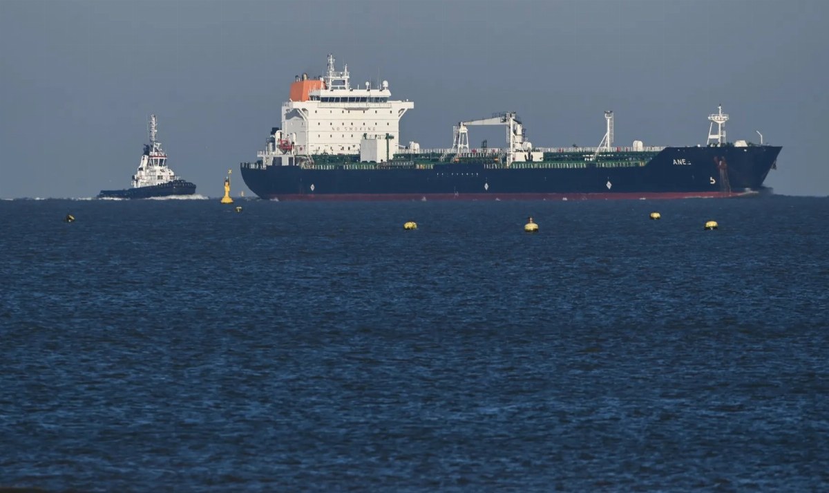Three Russian Oil Tankers Headed to the U.S. Amid Controversial Agreement — Moscow announces three tankers carrying Russ