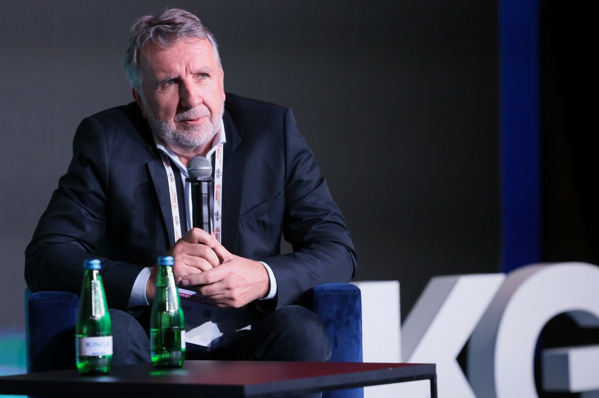 Michał Sołowow's Companies Halt Production in Ukraine Amid Ongoing Attacks — Cersanit and Barlinek suspend operations in