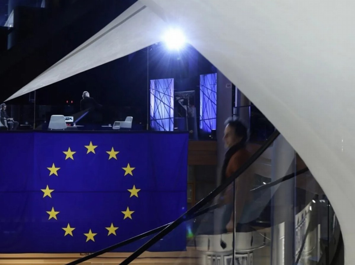 EU Responds Firmly to Russian Threats of Retaliation — The EU reaffirms its support for Ukraine amid Russian threats, wi